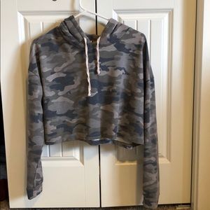 Camo cropped hoodie